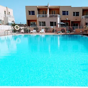 Apartment Litha House, 3 Bed Set Over 3 Floors 5 Mins From And Amenities, Caleta De Fuste